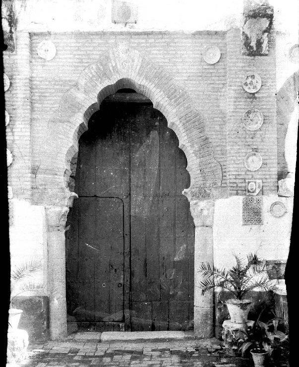 559196_259620854154346_182964296_n